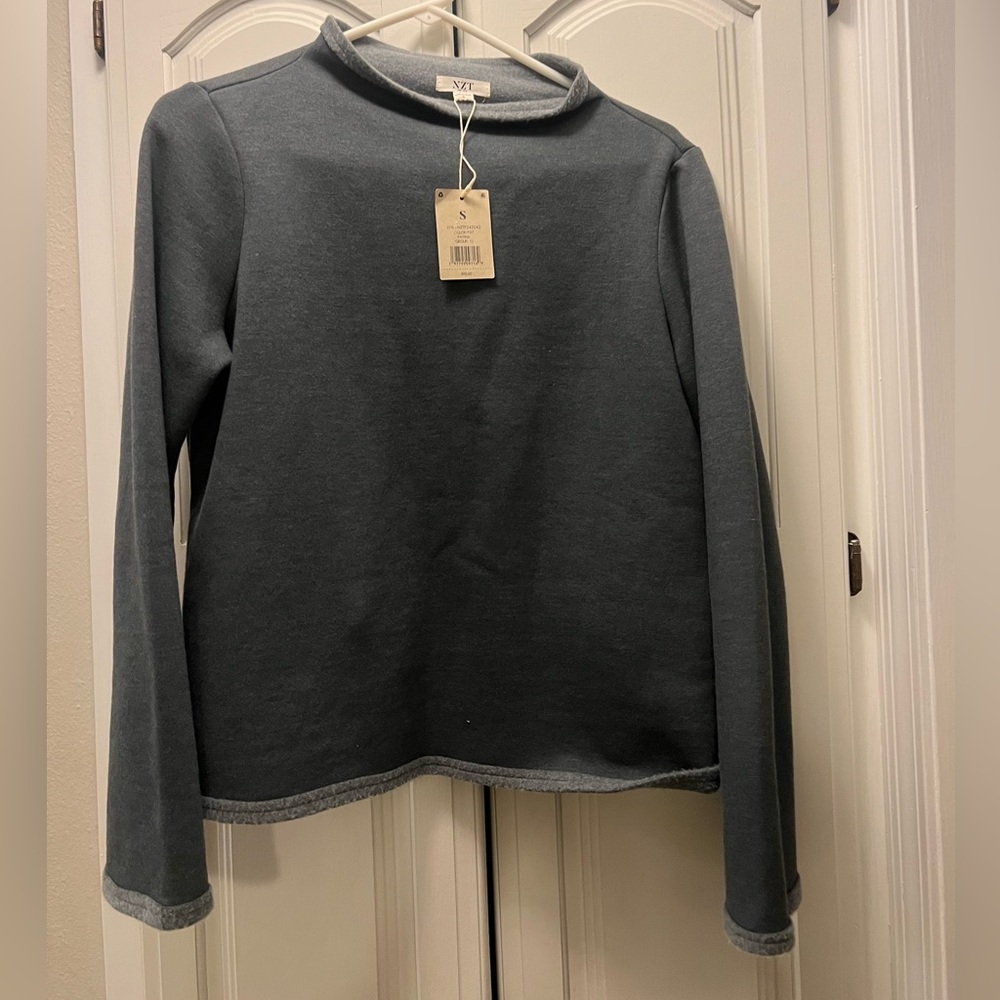NIC+ZOE Gray Lounge Around top.  NWT